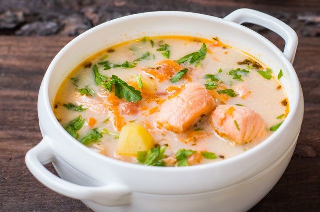 Вершково-томатний суп з лососем