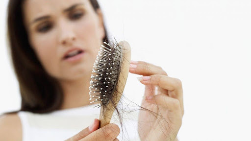 Чому випадає волосся після ковіда і як зупинити цей процес