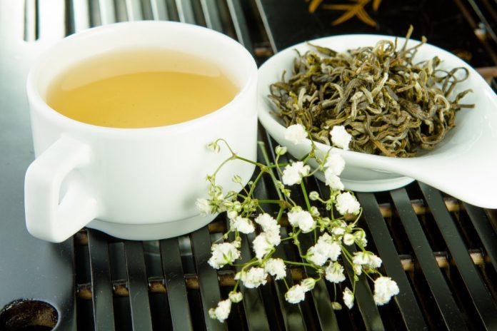 Чим корисний білий чай і чому його треба пити щодня