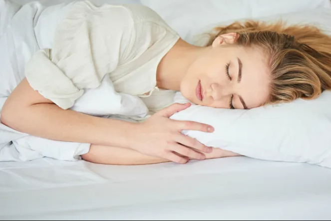 Чому спати у прохолодній кімнаті корисно для здоров'я