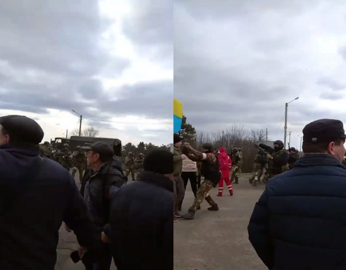 В Чаплинці відкрили вогонь по мітингуючим українцям