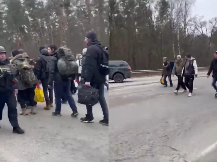 З Ірпіня евакуювали близько 2000 українців
