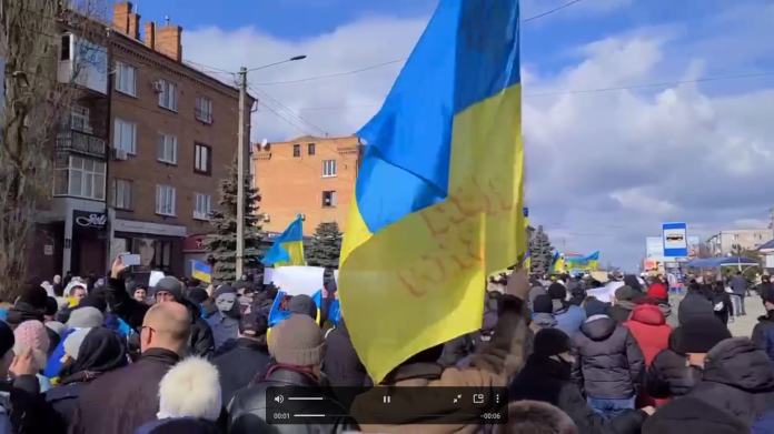В Херсоні і Новій Каховці тисячі українців вийшли на протести