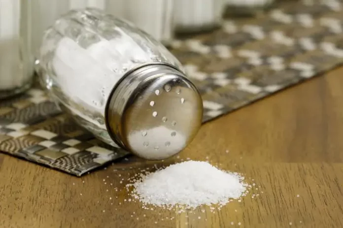 Експерт розповів про продукт, яким можна замінити сіль у раціоні