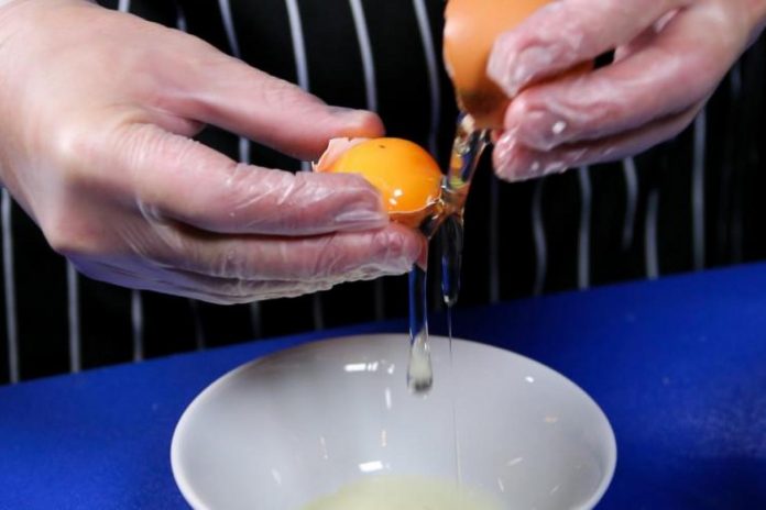 Як приготувати омлет ідеально пишним та смачним