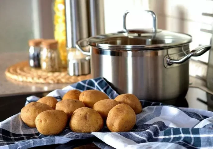 Як зробити відварену картоплю смачнішою і ароматнішою