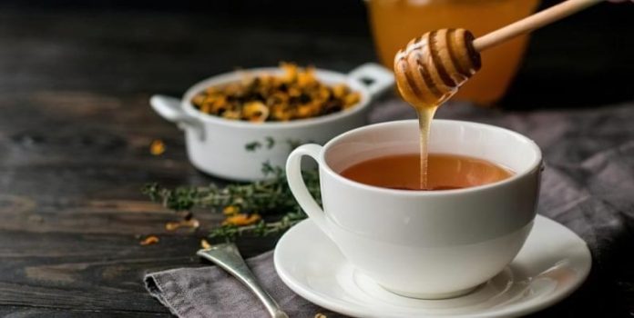 Як правильно пити чай та каву з медом