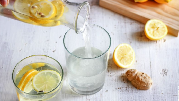 Що станеться з організмом, якщо пити воду з лимоном щодня