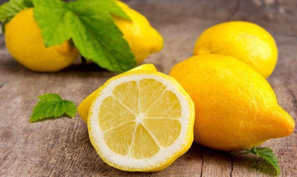 Як досвідчені господині використовують лимон не в кулінарії