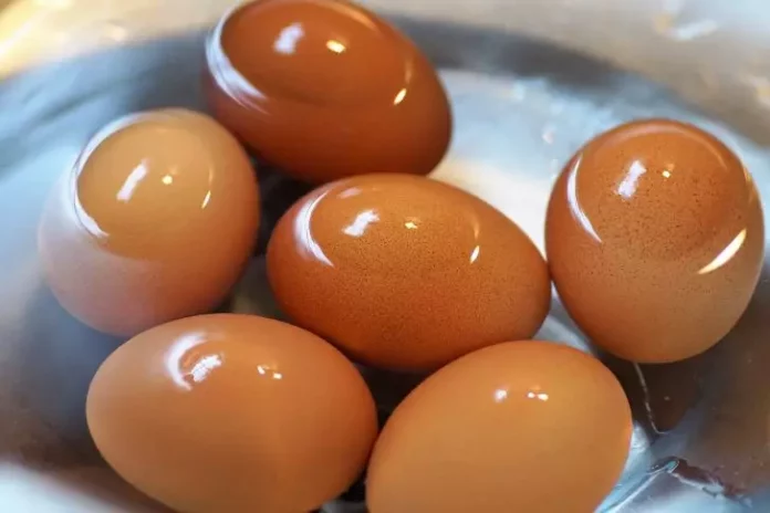 Як варити яйця з тріснутою шкаралупою