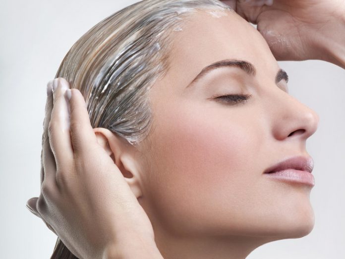 8 шкідливих звичок, через які волосся швидше стає брудним