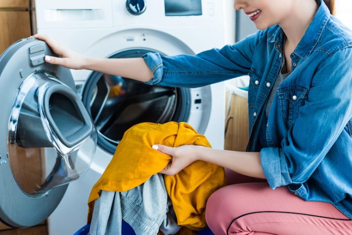 Помилки під час прання: 9 порад, які допоможуть довше зберегти речі