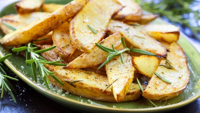 Як швидко обсмажити картоплю: кухарський лайфхак, який дозволить заощадити багато часу