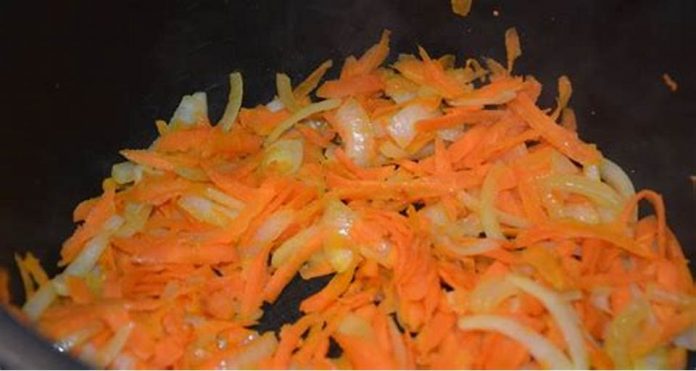 Що спочатку кладеться в зажарку: цибуля чи морква