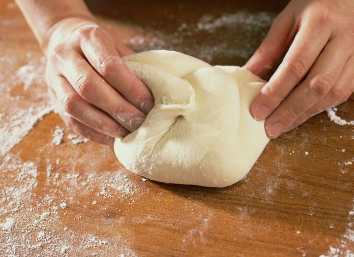 Як приготувати тісто для пельменів і який продукт може все зіпсувати