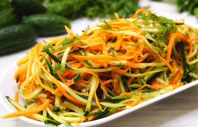Літній салат з огірків та моркви за 5 хвилин
