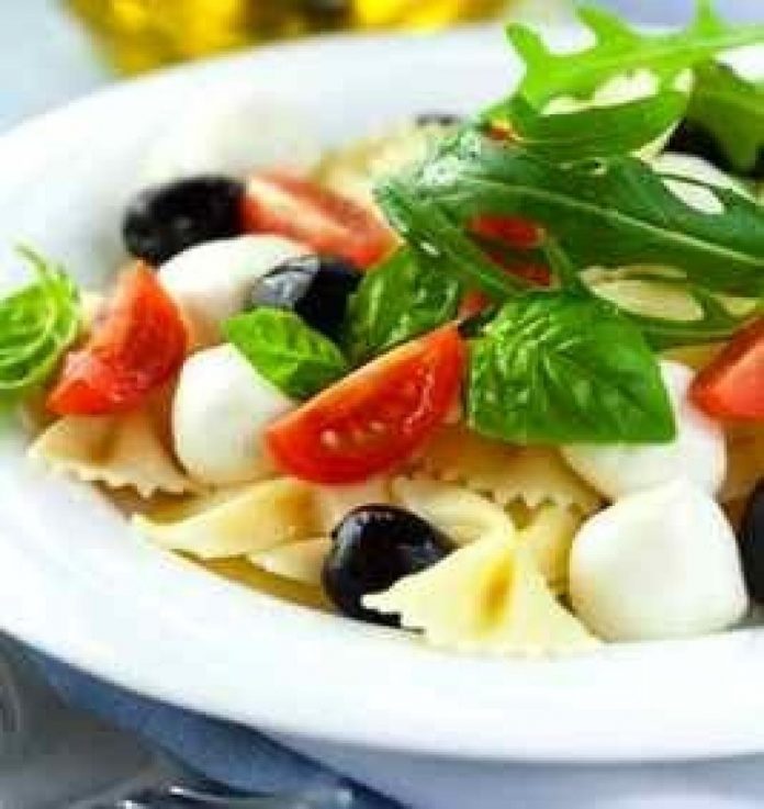 Куди подіти залишки вареної пасти, або салат по-італійськи: швидко і напрочуд смачно