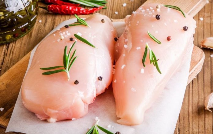 Як зварити куряче філе, щоб м'ясо залишалося соковитим та ніжним