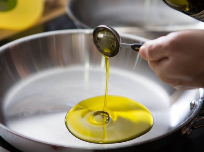 Що робити, щоб рослинна олія не бризкала під час смаження на сковороді