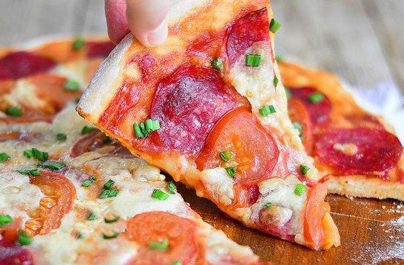 Як приготувати рідке тісто для піци, яке по смаковим якостям не поступається класичному варіанту
