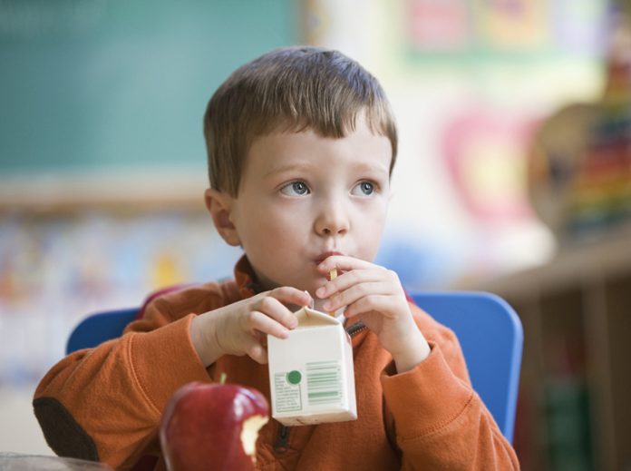 5 небезпечних продуктів, якими ми регулярно годуємо дітей