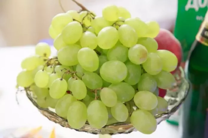 Що робити, якщо купили кислий виноград: додайте до нього ці 3 інгредієнти