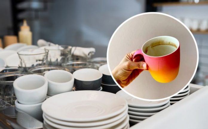 Як і чим відмити чашку від слідів чаю та кави за 5 хвилин