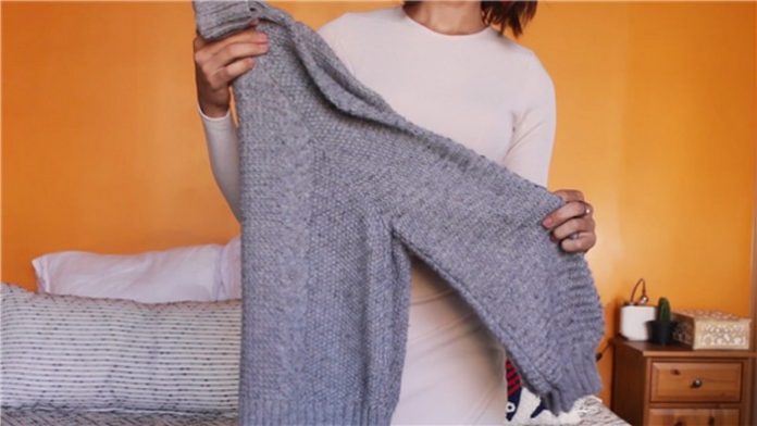 Як правильно повісити светр у шафу: найкращий спосіб