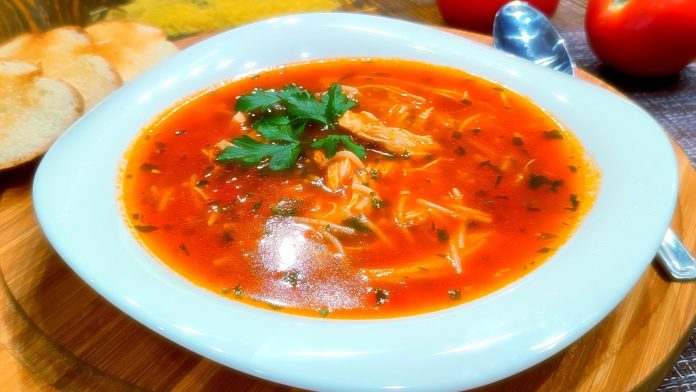 Турецький курячий суп з помідорами та вермішеллю: смачно та просто