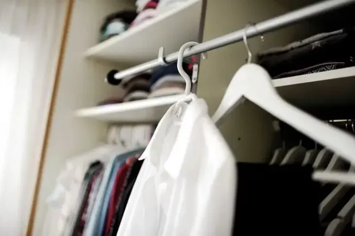 Як видалити з одягу сліди поту: вдасться врятувати навіть білу футболку