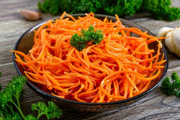 Як приготувати соковиту та ароматну моркву по-корейськи