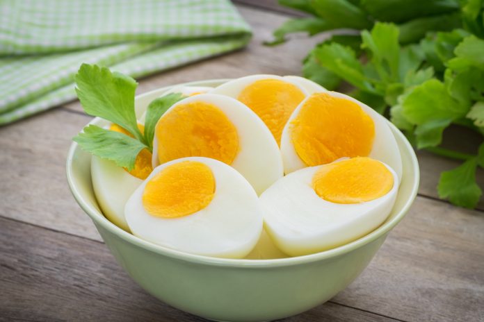 Як варити яйця, щоб жовток не був 