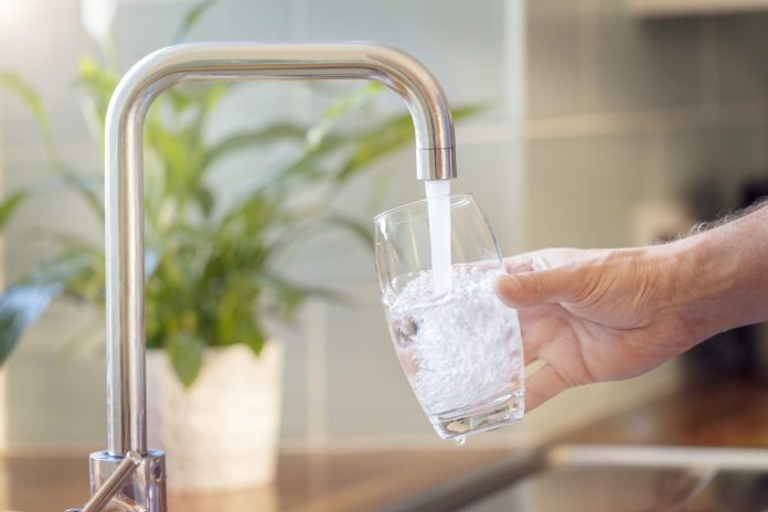 8 способів перевірити якість води з-під крана