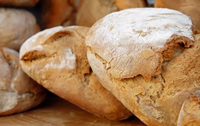 Що покласти в хлібницю, щоб хлібобулочні вироби довше залишалися свіжими
