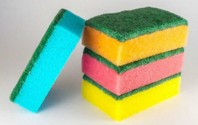 Для чого кухонні губки роблять різних кольорів