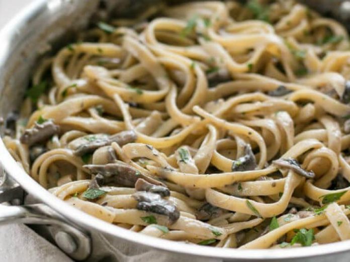 Вершковий соус до спагеті з грибами: новий смак