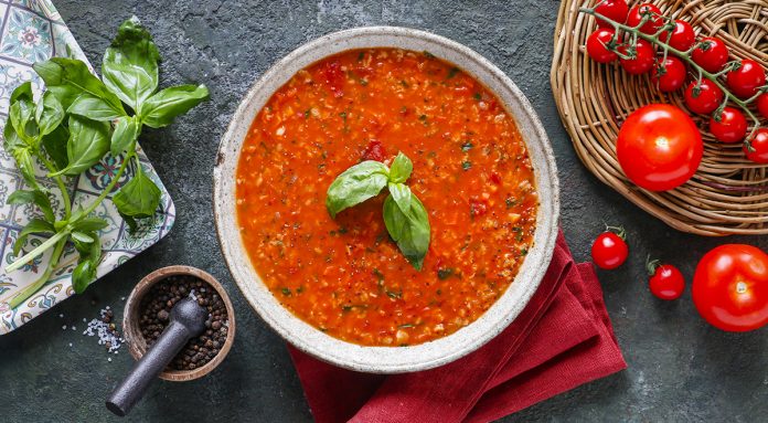 Томатний суп з вівсянкою: ситна але низькокалорійна страва