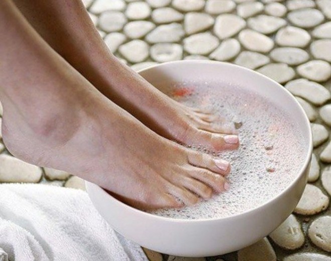 3 легкі рецепти ванн для ніг від сухості та болю в п'ятах, без яких взимку не обійтися