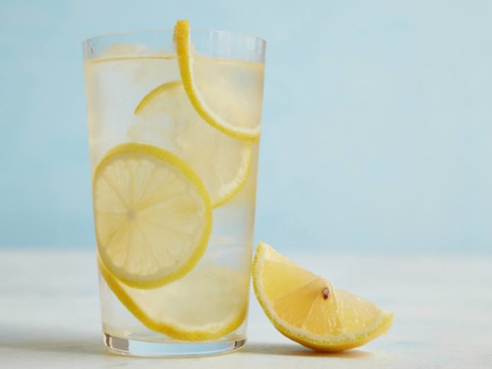 Що буде, якщо місяць пити воду з лимоном: результати експерименту