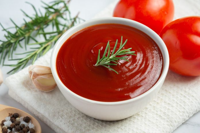 Скінчилася томатна паста: розкажемо, чим можна її замінити