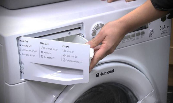 Як почистити контейнер для миючих засобів у пральній машині за допомогою соди та оцту