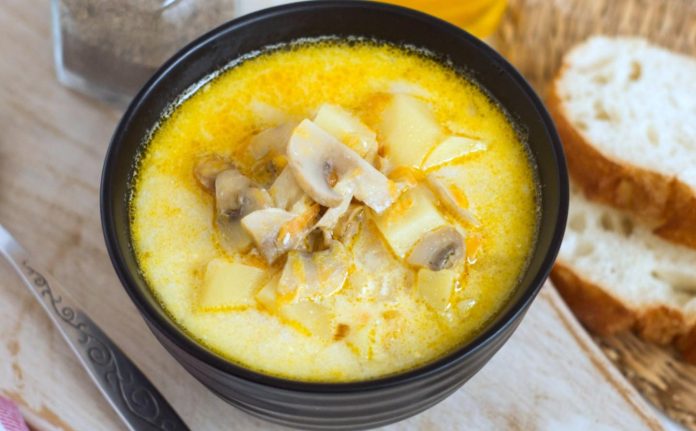 Сирний суп з фрикадельками й грибами, який вмить з'їдають та просять ще