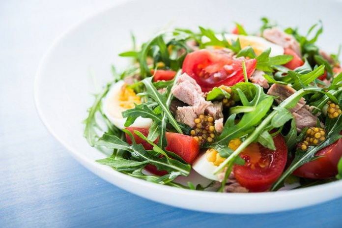 Легкий корисний салат з тунцем: ідеальне поєднання смаків