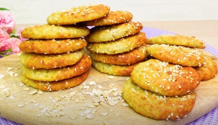 Кислий сир і вівсяні пластівці: готуємо смачне та корисне домашнє печиво