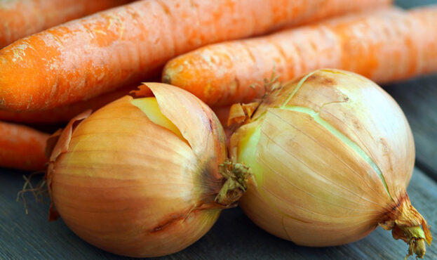 Як швидко зробити смачну підливу з морквою та цибулею