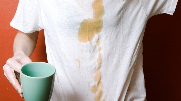 Як видалити пляму від кави з одягу за допомою простих засобів