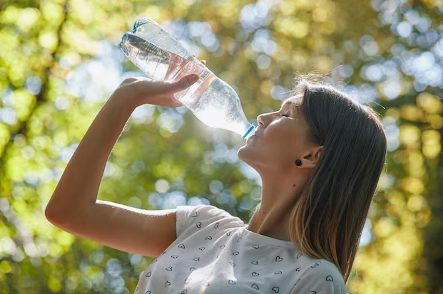5 способів, як привчити себе пити воду частіше