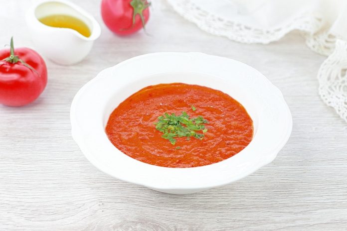 Як приготувати суп-пюре зі шпинату та помідорів