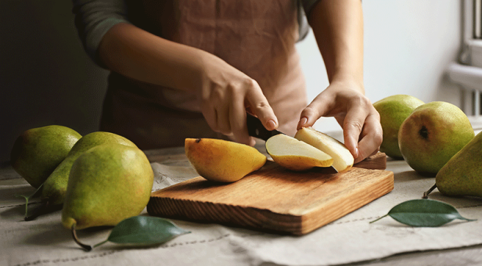Що приготувати з груш: ось як змінюються знайомі страви через один інгредієнт