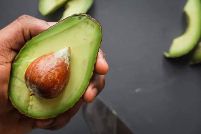 Як правильно вибирати авокадо, щоб було стигле: корисні поради